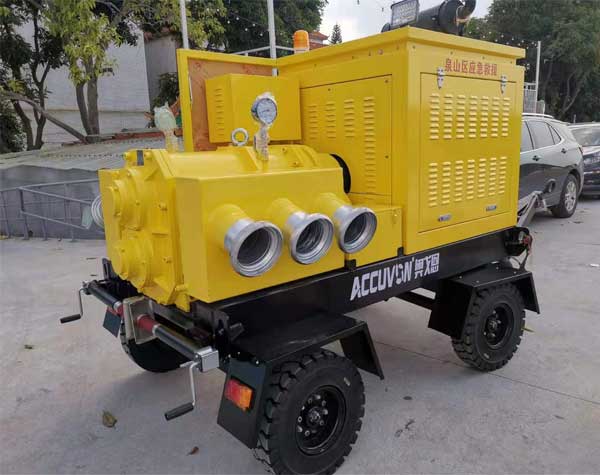移動排澇泵車有什么優(yōu)點?能進行定制嗎?